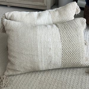 LIKE NEW GAP HOME PILLOWS